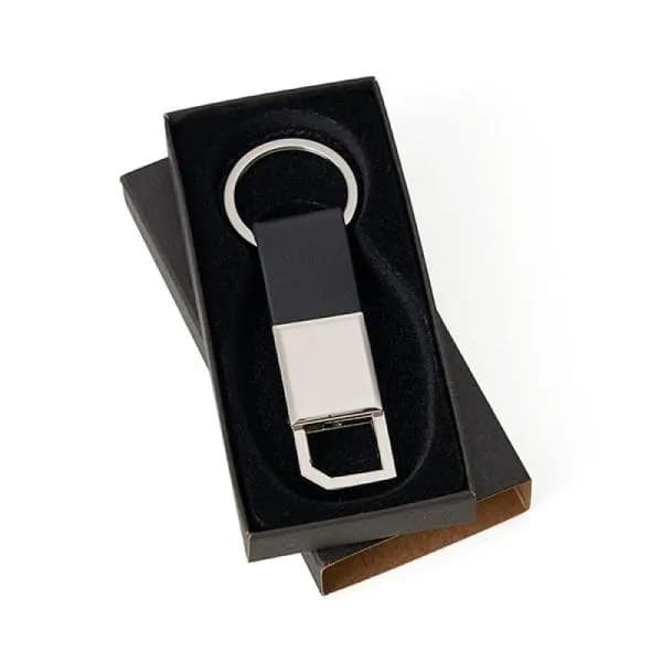 CHAVEIRO EM METAL CROMADO E MATERIAL SINTETICO PRETO - imagem 1