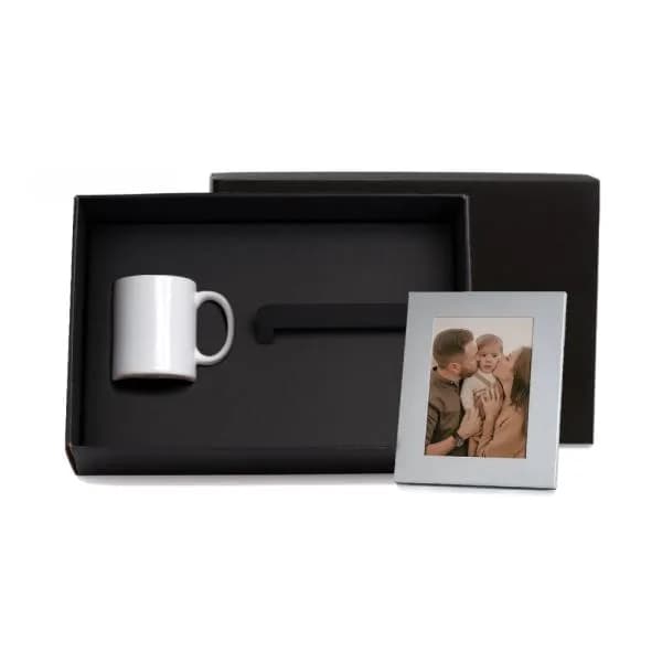 KIT CANECA EM CERAMICA BRANCA E PORTA-RETRATO EM ALUMINIO - 2 PCS - imagem 1
