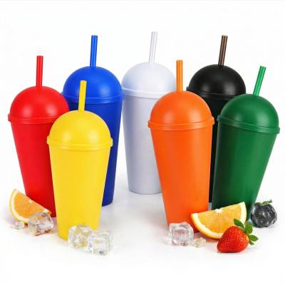 Copo Plástico com Tampa Bola e Canudo 550ml